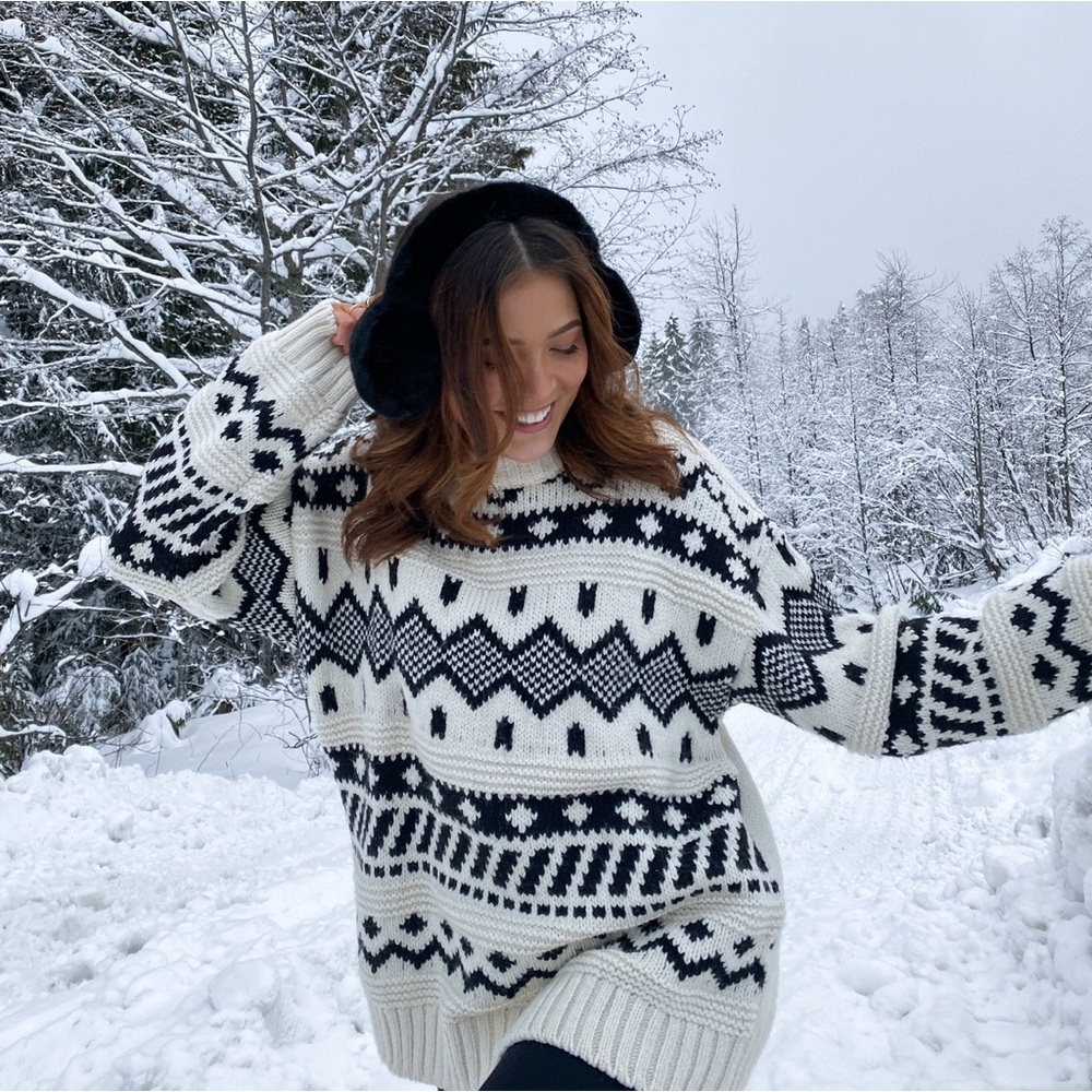 H&M Cozy Black and White Patterned Sweater